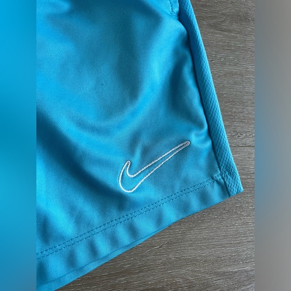 Nike DriFit Small Boys 5" Like New Shorts - Picture 3 of 5